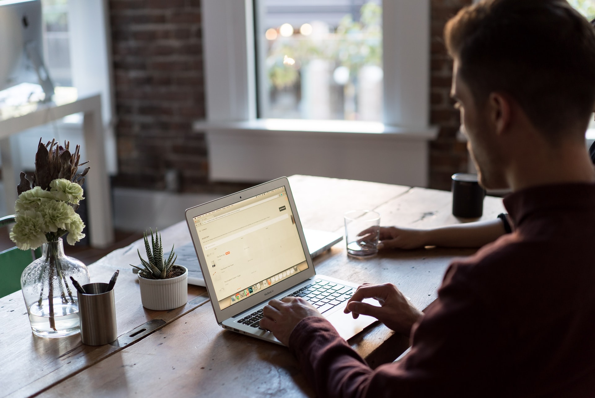 Learn From the Best: Online Newsroom Examples