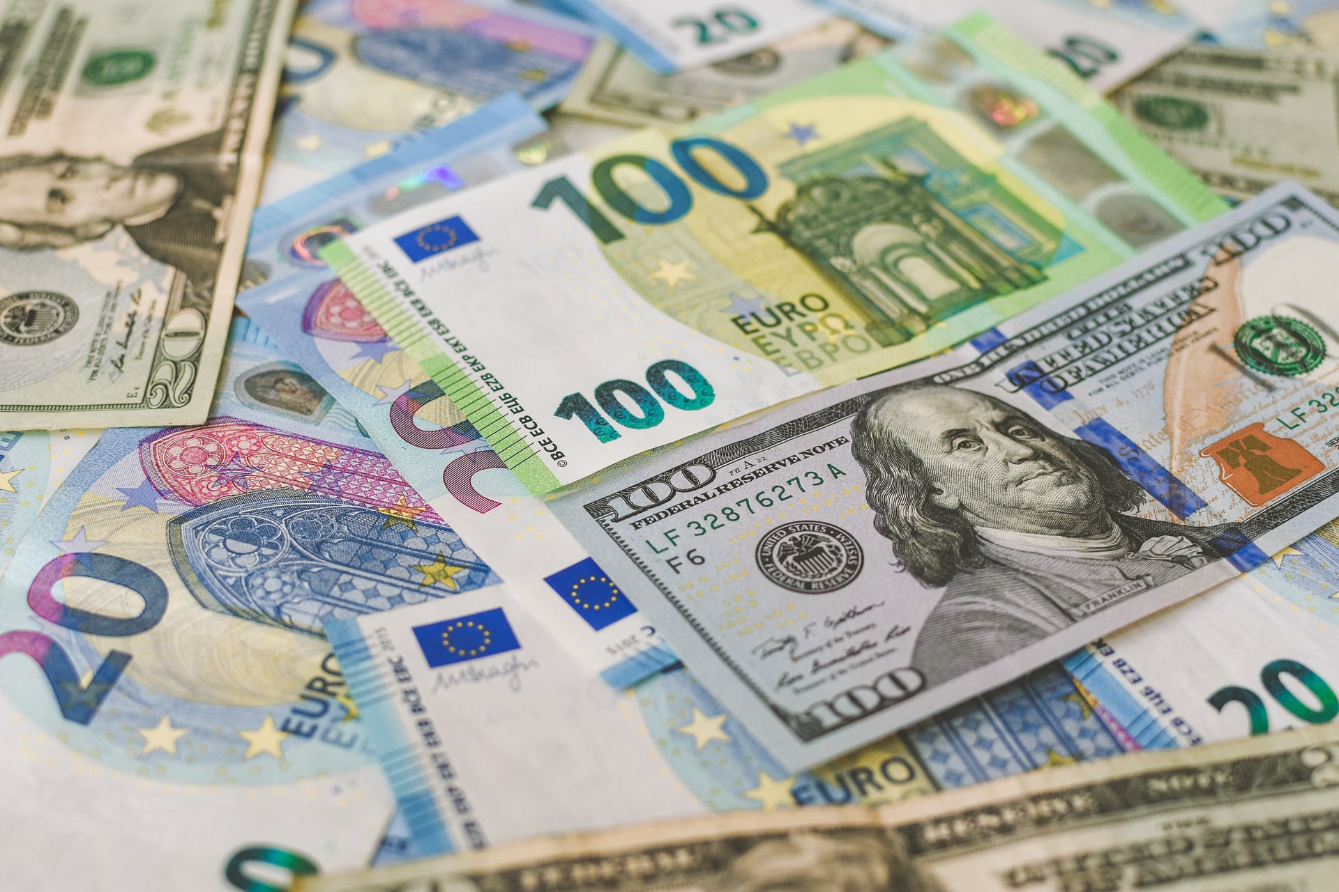 Prowly Magazine: Media monitoring costs - Prowly Magazine
