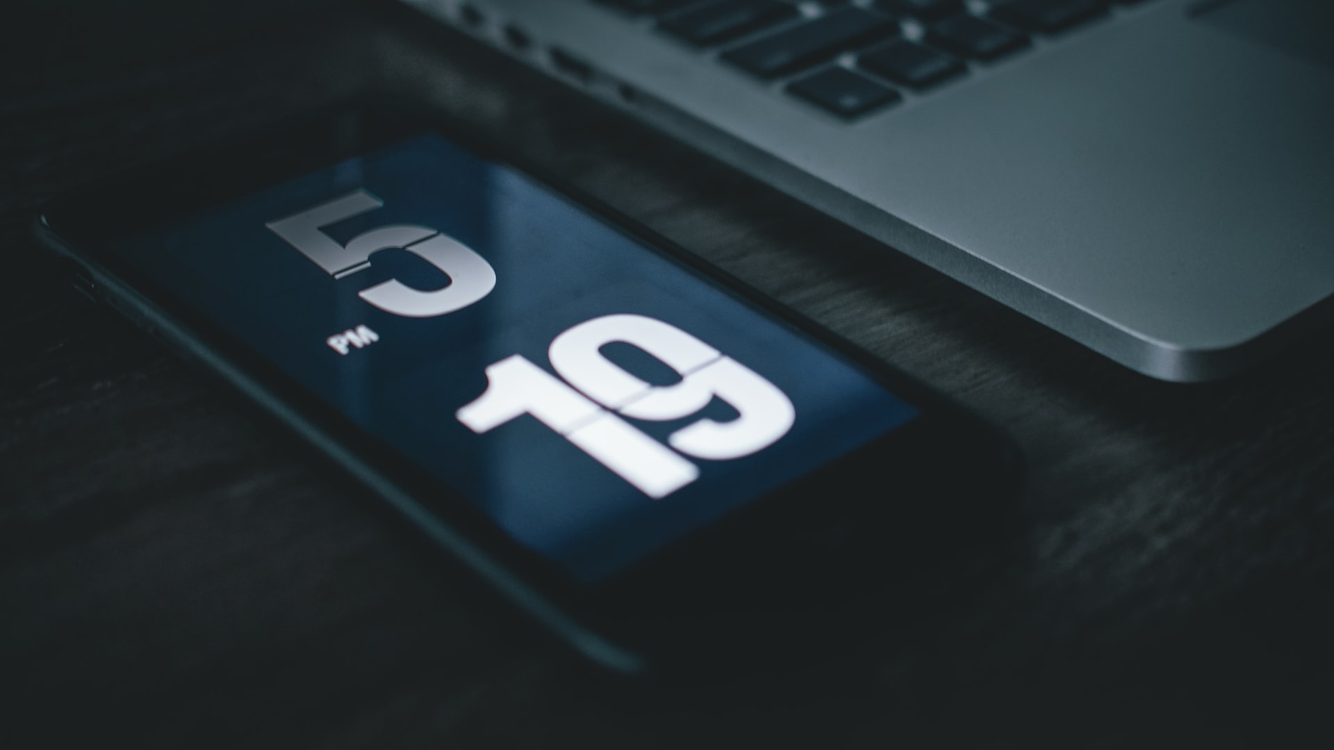 Cover image: When to send a press release - Prowly Magazine